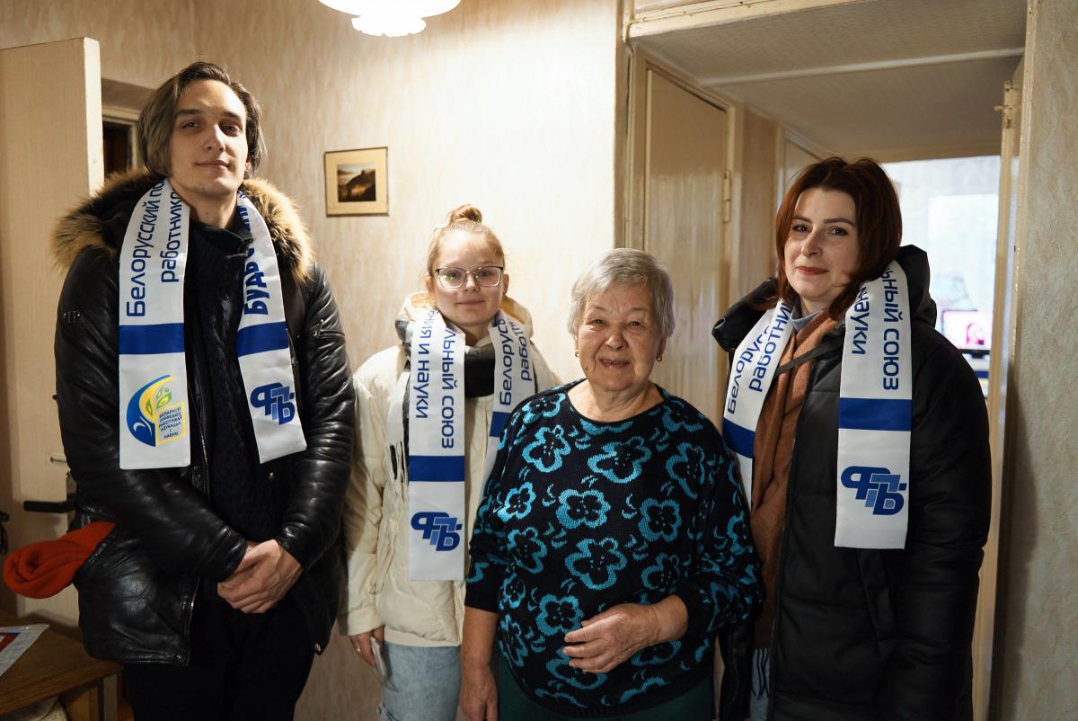 В Железноводском Центре общения старшего поколения поздравили ветеранов с Днем Победы